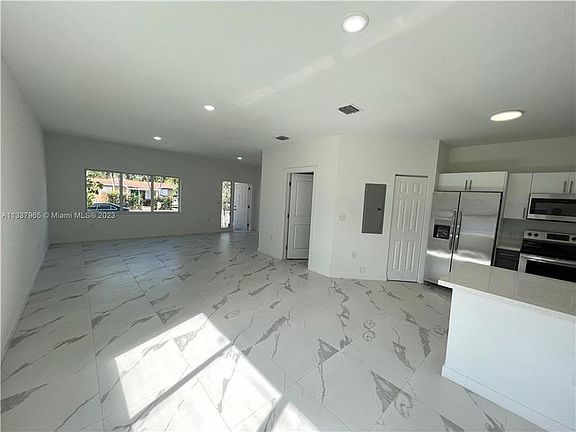 5th image of 436 NW 14th Way