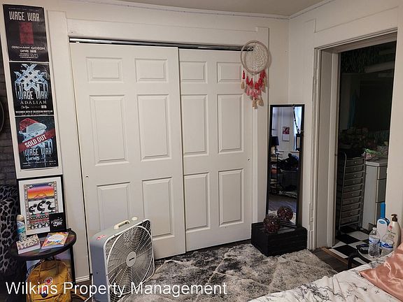 2nd image of 1210 N Van Buren St #B