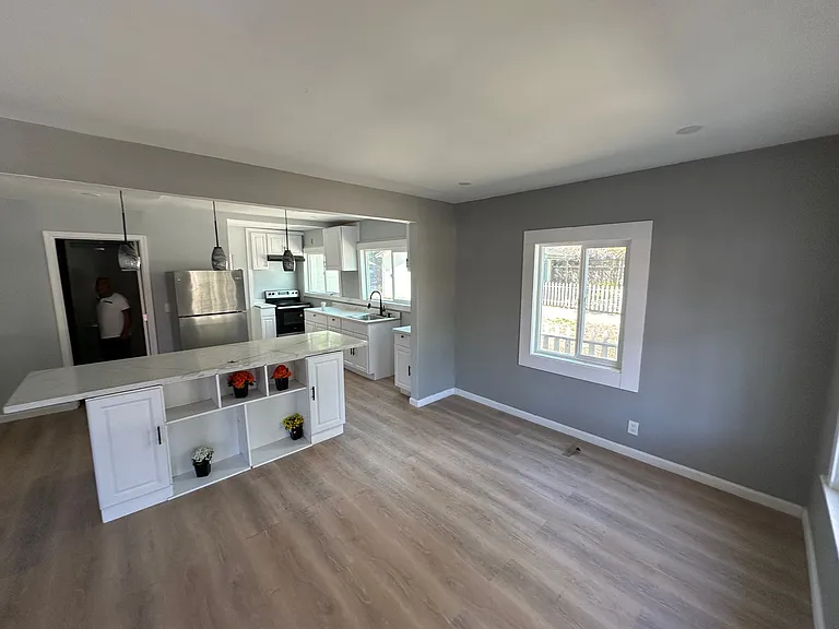 135 Market St — Photo 3
