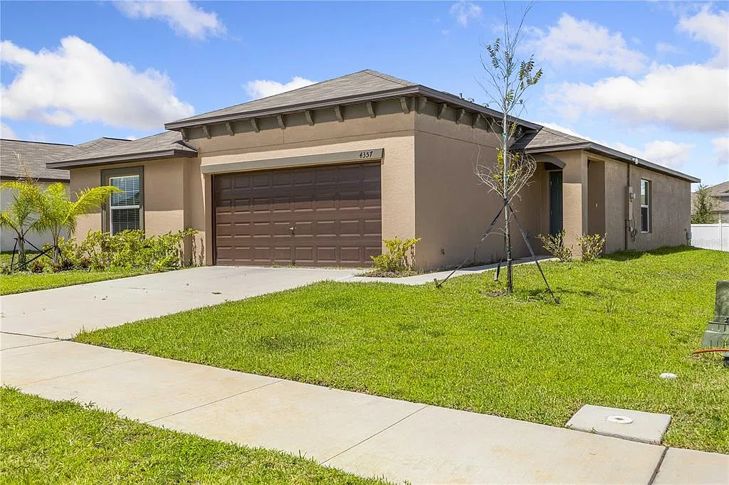 4 bed, 2.0 bath, 1815 sqft, $2,300 — Photo 4