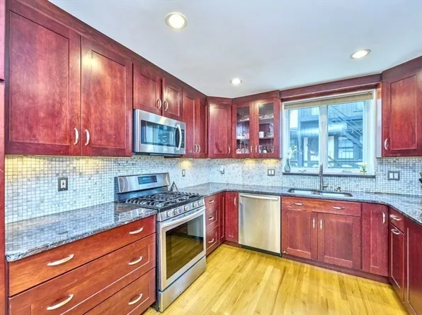 209 Commonwealth Ave APT 3E, Newton, MA 02467