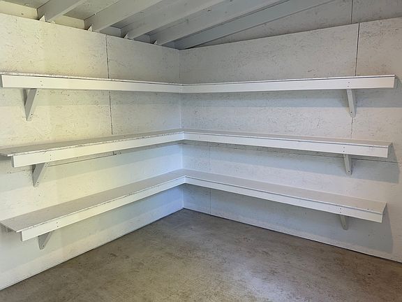 4th image of 214 Lakeshore Dr