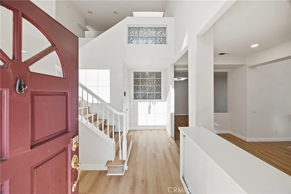 4 bed, 2509 sqft, $4,800 — Photo 2