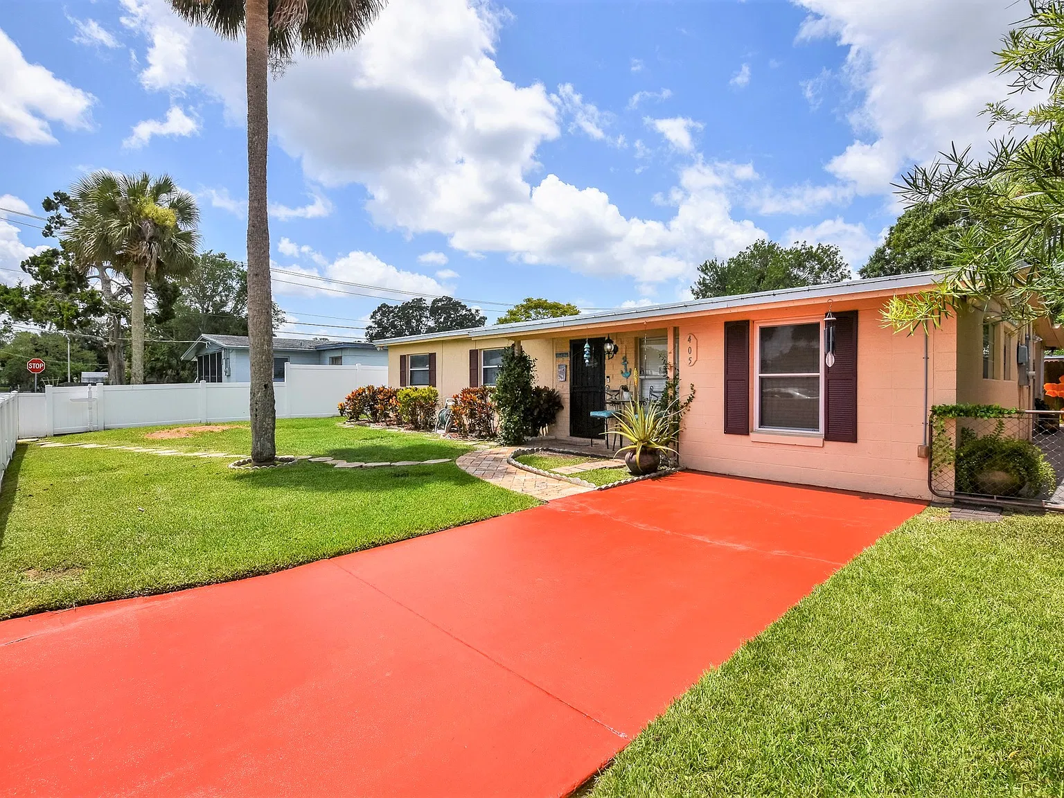 405 Monroe Pl — Photo 1