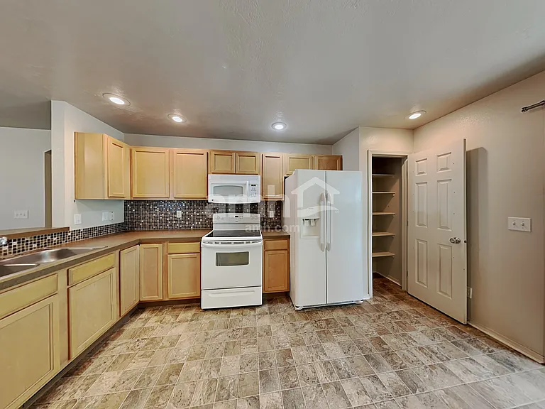 4418 N Alester Ave — Photo 3
