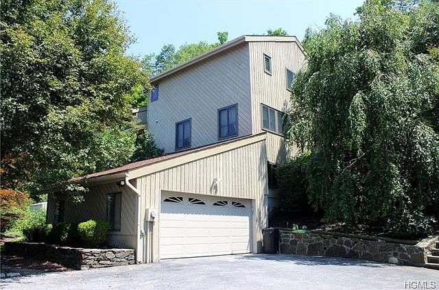 1st image of 8 Hilltop Dr