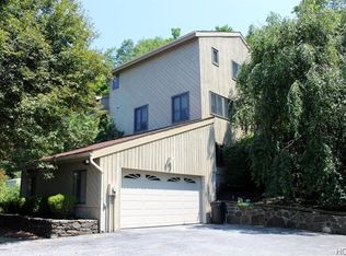 8 Hilltop Dr, Cortlandt Manor, NY 10567