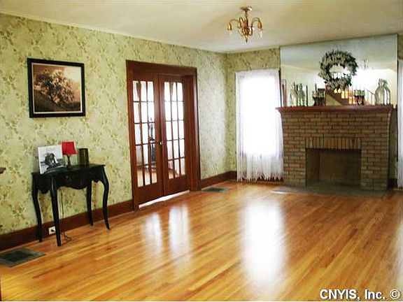 5th image of 144 Oakley Dr