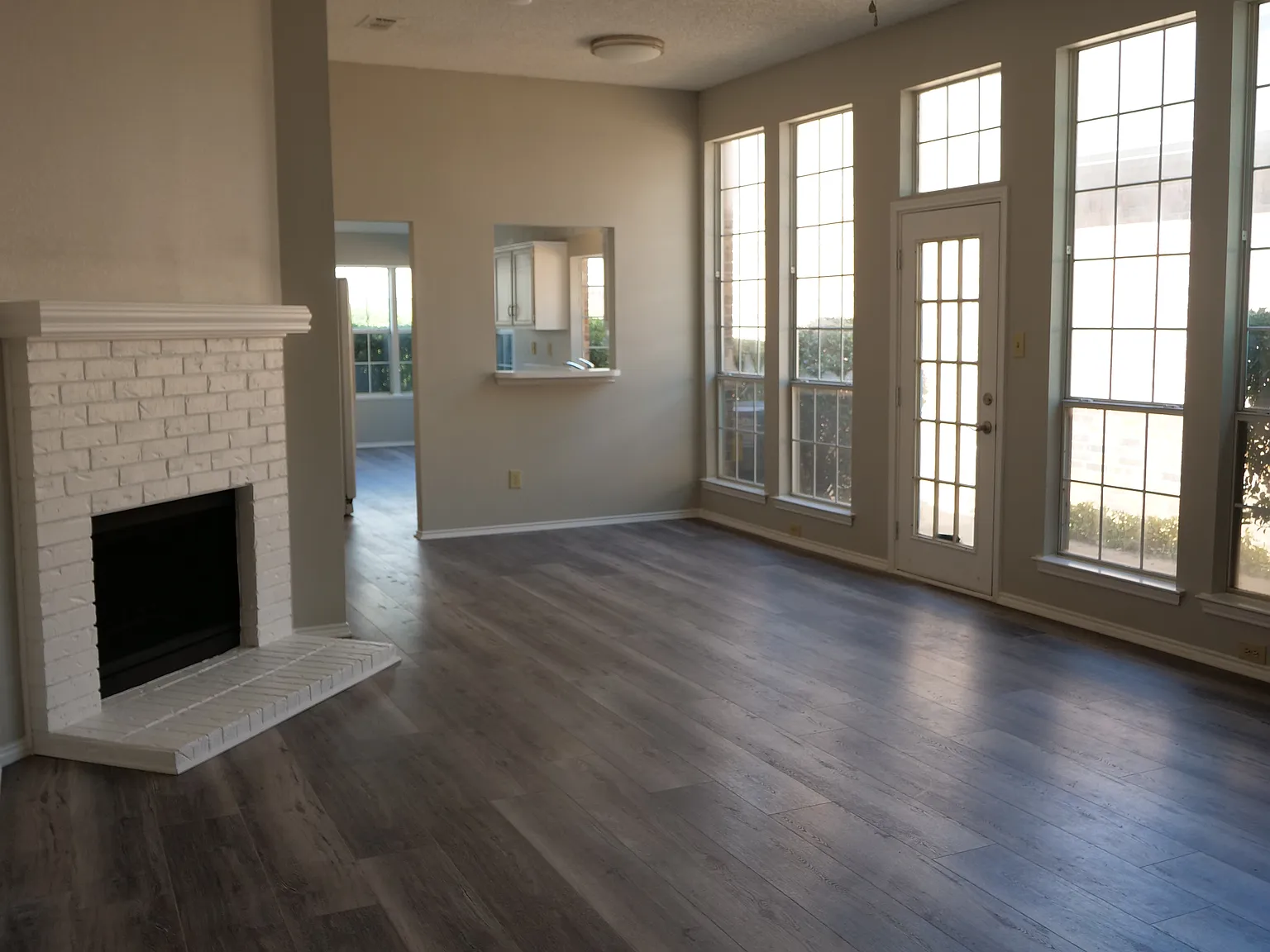 3 bed, 1270 sqft, $2,200 — Photo 4