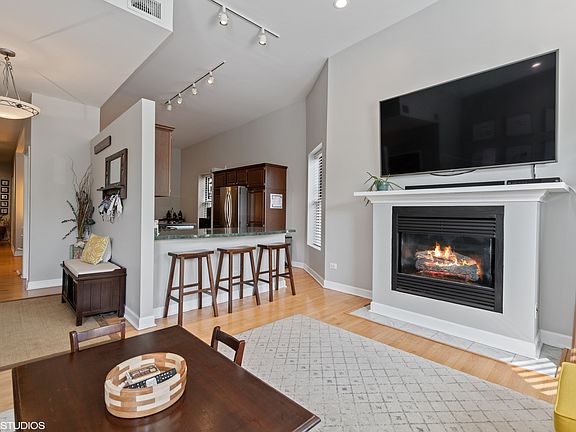 5th image of 4636 N Malden St APT 3N