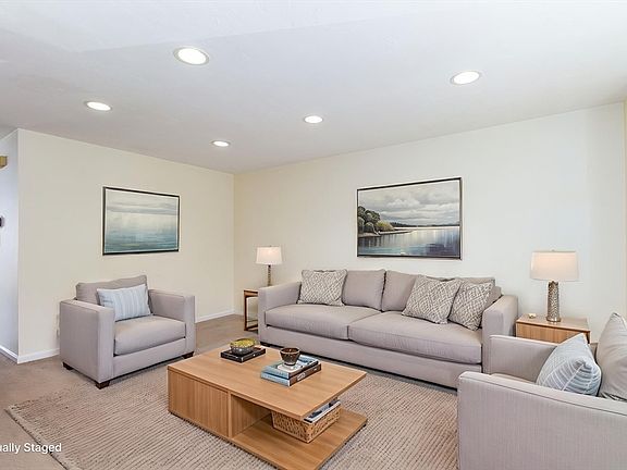3rd image of 1 Heritage Dr