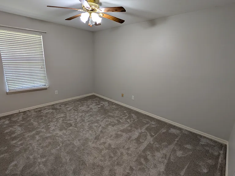 12 Royal Ct — Photo 7