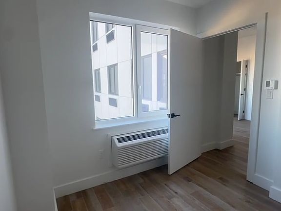 4th image of 1803 Weeks Ave #11E