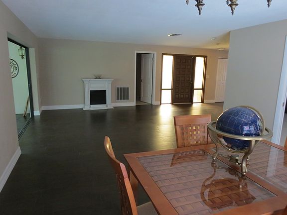 3rd image of 1999 Castille Dr