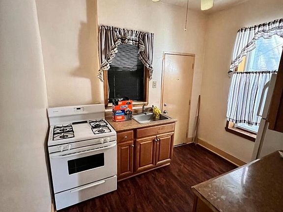 5th image of 2216 W Oakdale St