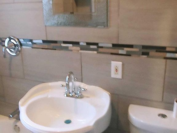 4th image of 6216 S University Ave APT 3A