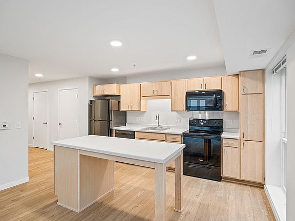 4th image of 2840 Wayzata Blvd #504