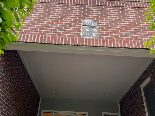 701 Copperline Dr, Chapel Hill, NC