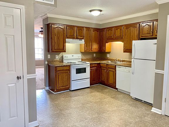 5th image of 1660 Baltimore Dr APT 8