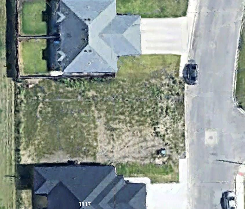 2nd image of 1121 Escondido Ln E