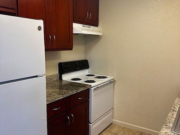 4th image of 423 Bartlett Ave APT 4