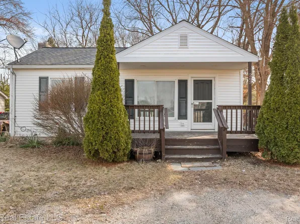 265 Perry St, Lake Orion, MI 48362