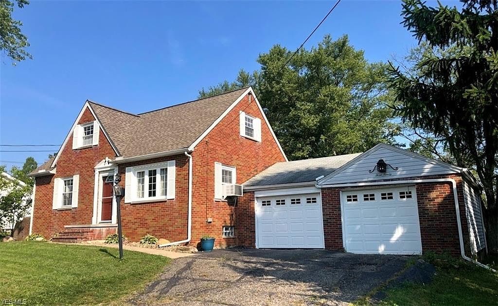 390 Park Ave, Chardon, OH 44024 Zillow
