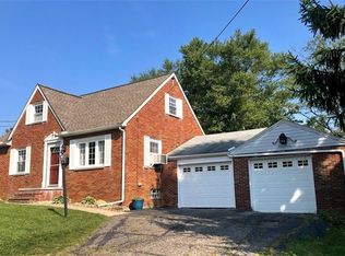 390 Park Ave, Chardon, OH 44024