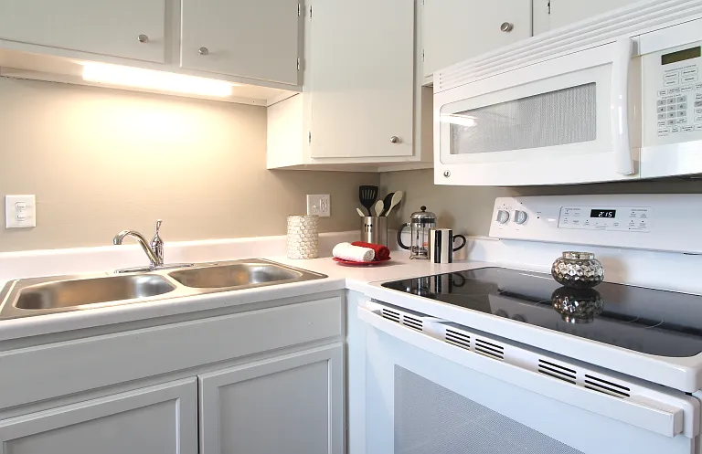 Kensington Woods Apartments — Photo 17