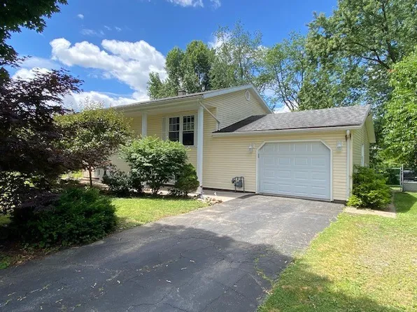 112 Lourdes Dr, Girard, PA 16417