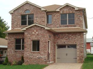 16 Blanche St, Secaucus, NJ 07094