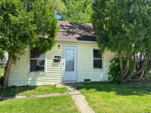 28648 Rosemont St, Roseville, MI 48066