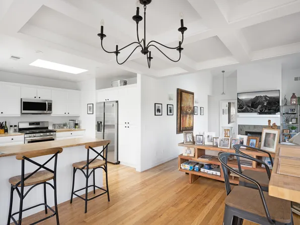 24 W Islay St, Santa Barbara, CA 93101