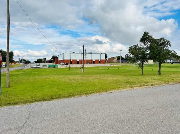 124 N Roosevelt Ave #23-24-26, Calumet, OK 73014