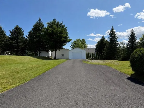 54 Le Paradis Row, Edmundston, NB E7B 1V1