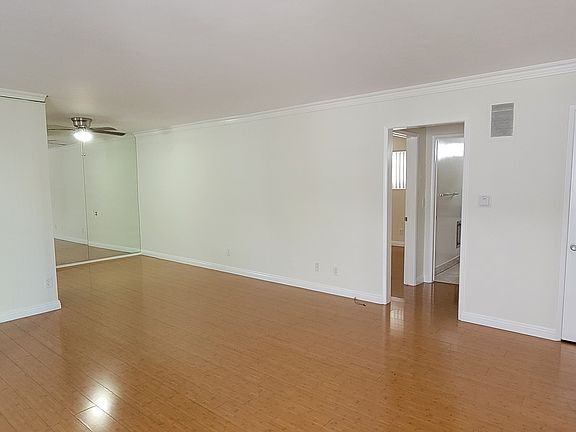 2nd image of 1834 Thayer Ave #6
