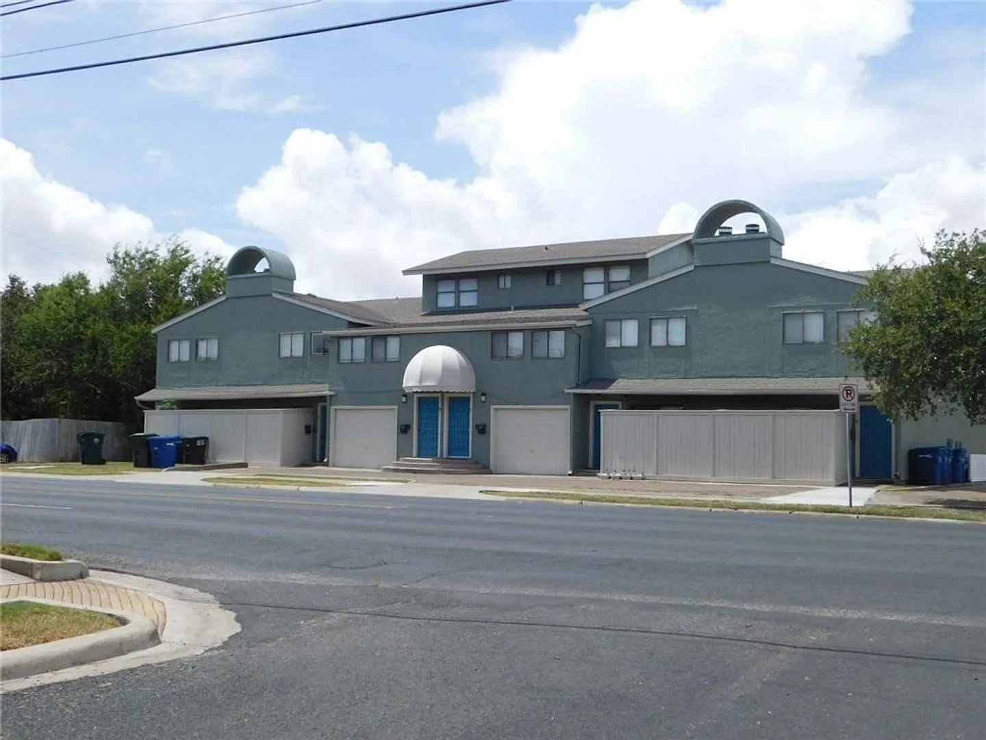2725 Santa Fe Unit E - 2/Bed 2.5/Bath - $1350/month — Photo 1