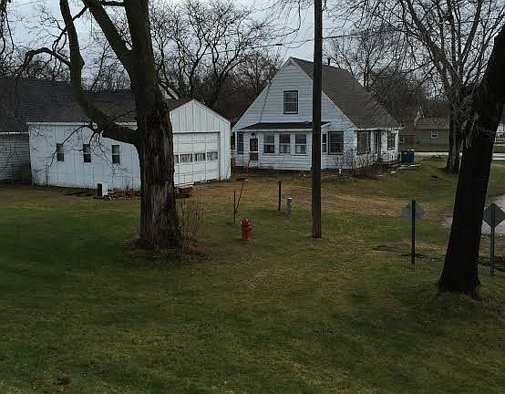 4th image of 105 Leonard Ave