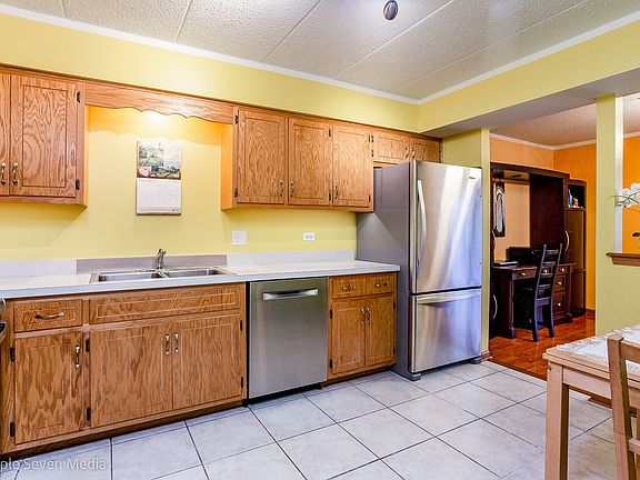 5th image of 9140 W 95th St #2