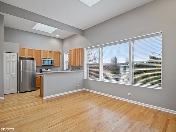 4th image of 833 W Lawrence Ave APT 3N