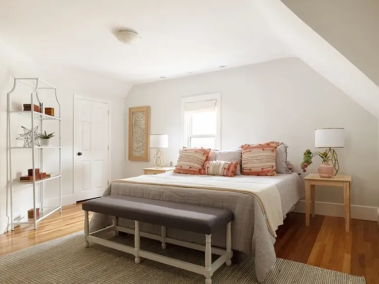 51 Lowell St — Photo 8
