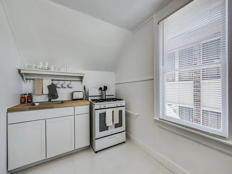 508 E Dewey Pl #4 — Photo 4