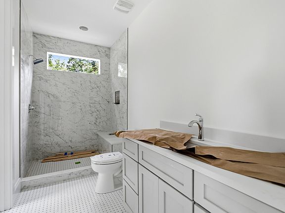 5th image of 3438 Leonard St