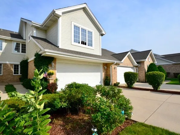 11423 S Foxwoods Dr, Oak Lawn, IL 60453