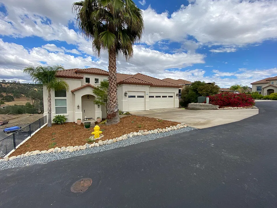 32 Apollo Ln