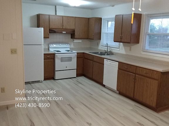 2nd image of 302 Oak Glen Cir
