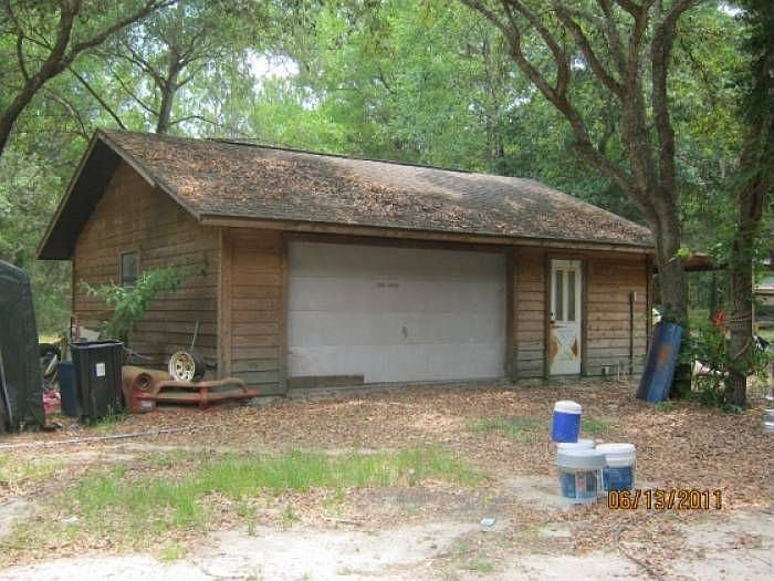 Detached garage