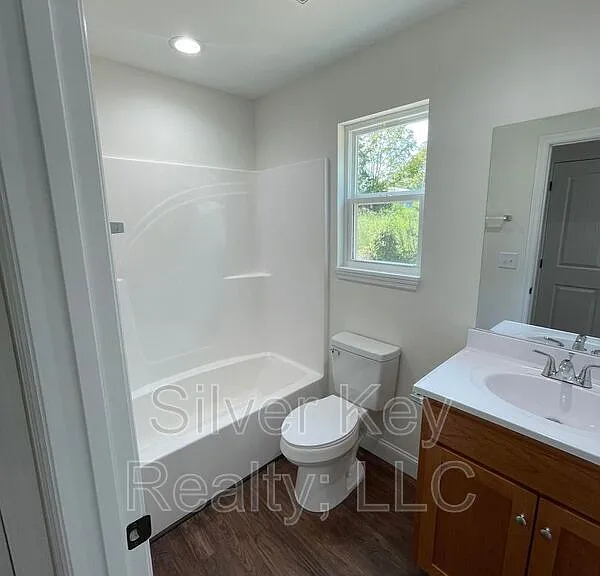 129-131 Cardin St #131 — Photo 8