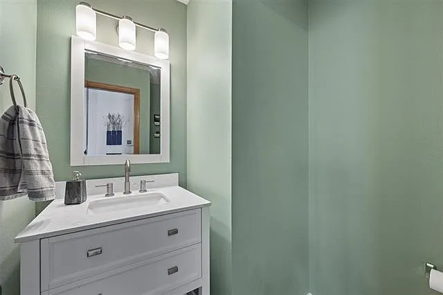 2808 Irving Ave — Photo 16