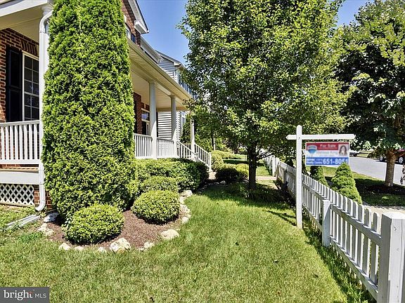 3rd image of 23120 Yellowwood Dr